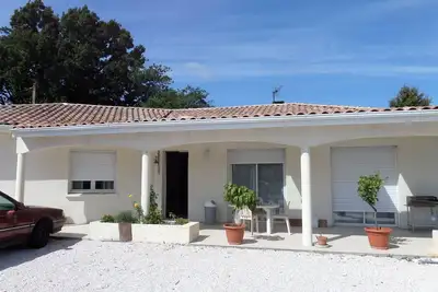 Image de Maison neuve adaptée aux handicapées climatisée avec un grand jardin
