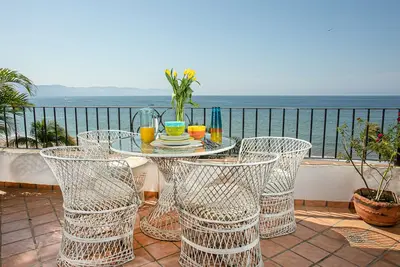 Luxueuse Zona Romantica / Ocean Front 4ème étage et piscine sur le toit