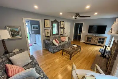 Image de Reserve Maintenant! Fun à Osterville, Ma - 10 personnes - Beach Pass, Fire Pit et plus!