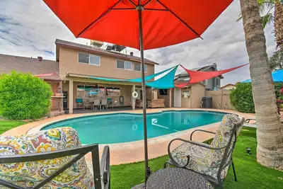 Image de Phoenix Home relaxant avec bain à remous, piscine et grill!