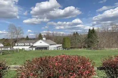 Image de Vivre à la campagne à son meilleur dans ce domaine de Sharon avec piscine intérieure *