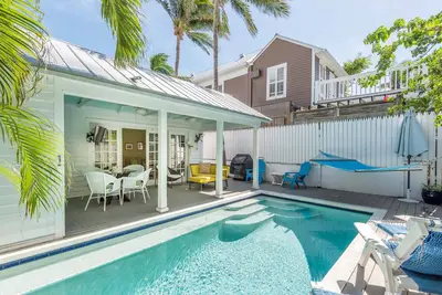 Image de Joyau tropical dans le port historique - 2br / 2ba - Piscine - Location au mois