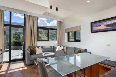 Image de Appartement terrasse avec balcon, mobilier de jardin et une vue imprenable