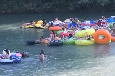 Image de Chill Out Sur La RIVIÈRE, Tubing, FÊTER, DÉTENTE.