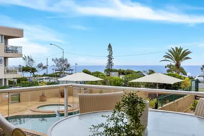 Appartement 2 chambres à travers la plage avec une vue parfaite sur l'océan!