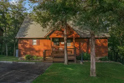 Image de Cabane de luxe Branson Woods - très grands lits, piscine intérieure, véranda avec moustiquaire