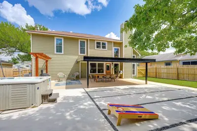 Image de San Antonio Area Home avec bain à remous - À quelques minutes du centre-ville