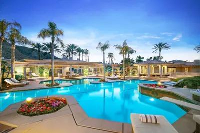 Image de 'Delgado Estate' Massive 16 bedroom home, Huge Pool, Private and Secluded, Sleeps 32