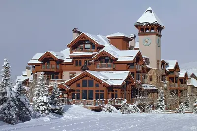 Image de True Ski in Ski Out 3 chambres 3 salles de bain Condo au 1er étage à Arrowhead