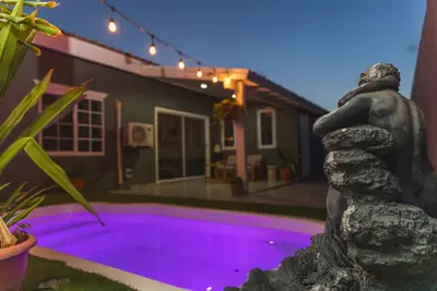 Image de La Casita Torres est une maison entièrement rénovée située dans une résidence.