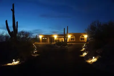 Image de Un acre sommet de la maison avec 360 degrés ville et vue sur la montagne et jacuzzi