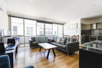 Image de Appartement moderne de 2 étages situé au centre
