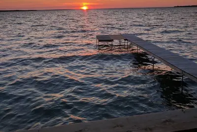 Image de Paradis privé sur la plage directement sur le lac Simcoe