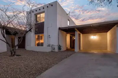 Image de Villa de Paz Townhouse - Une maison intelligente