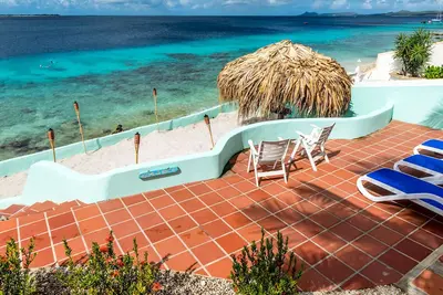 Image de Spacieuse villa en bord de mer, plage privée et accès à l'eau, 12 personnes