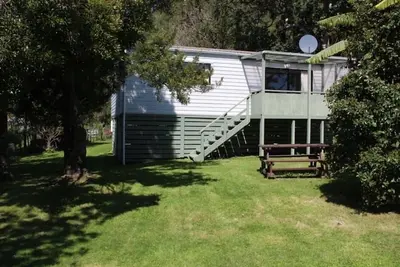 Image de Whanarua Bay Cottages - Maison de l'arbre