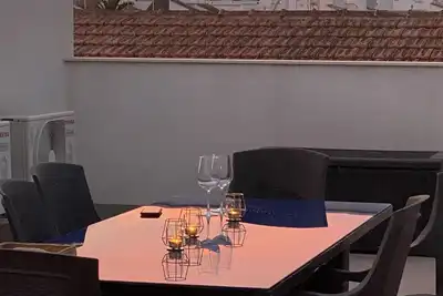 Image de 3 Bed 3 Salle de bains nouvelle maison moderne avec vue sur l'océan à quelques minutes à pied des restaurants.