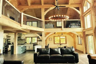 Image de Maison à ossature bois - Super emplacement - Cuisine de cuisinier - Spa pour 7 personnes!