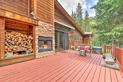 Image de Chalet de montagne avec terrasse et jardin sur Mill Creek!
