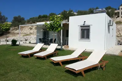 Image de Villa Jodi à Pitsidia. Vue charmante et majestueuse. Confort-détente. Endroit calme