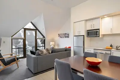 Image de Appartement bien équipé avec balcon et vue panoramique