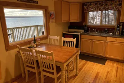 Image de Sirotez, éclaboussez et détendez-vous au Caywood Cottage - une retraite paisible dans une région viticole!