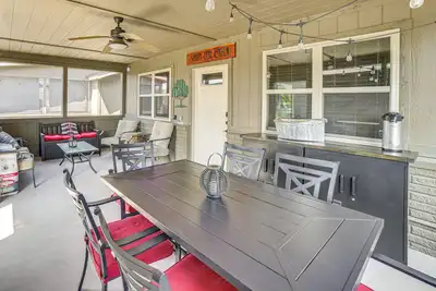 Image de Table Rock Lake Cabin avec accès à la piscine et foyer!