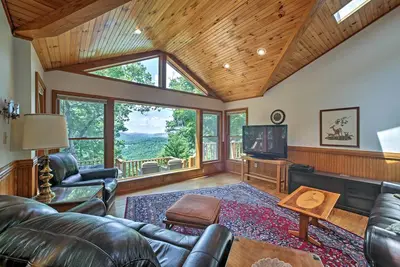 Image de «A Scenic View Lodge» à Ozarks avec vues et bain à remous