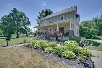 Image de Charmant appartement sur le «Strip» au bord du lac Érié!