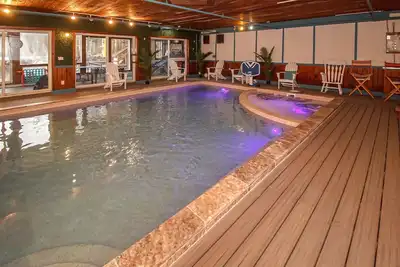 Image de * Réductions en milieu de semaine * Piscine intérieure. Jacuzzi. Salles de jeux. Tennis. Cuisine gastronomique.
