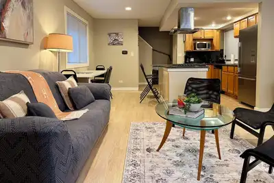 Image de Incroyable 3 br dans la vieille ville avec parking, Walk Score 96, quelle trouvaille!