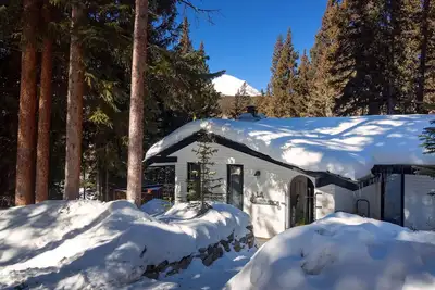 Image de Escapade à Mtn avec Vues, Hot Tub PRIVÉ & Décor Posh!