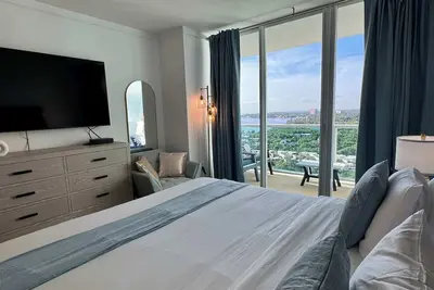 Studio King avec vue spectaculaire sur Marina & Ocean!