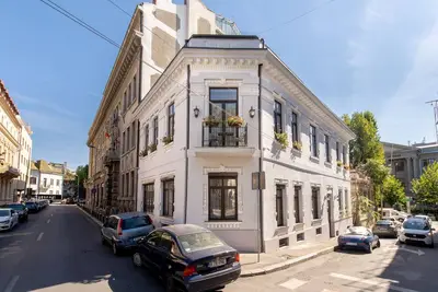Image de Ultra-Central, beau duplex dans un bâtiment historique près des jardins Cismigiu