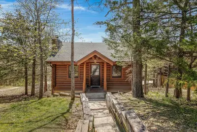 Image de Véritable cabine à Branson Woods - Animaux acceptés, bain à remous, 3 piscines