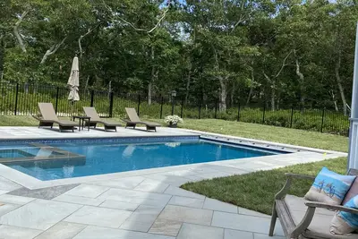 La maison idéale pour la famille, les amis, le plaisir et le tennis! Près de Farm Neck Golf & More