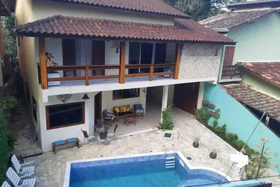 Image de Maison confortable, Avec Piscine, 4 dortoir, 2 Suite, 2 Single, accueille 12 personnes.