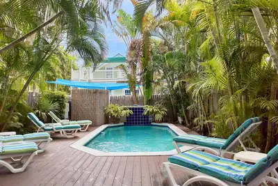 Image de Tranquility - Location de vacances mensuelle Meadows - Piscine privée - 3bdr / 3ba