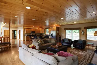 Image de Wrap around Deck avec vue sur la montagne 4 chambres Sleeping Families jusqu'à 14!