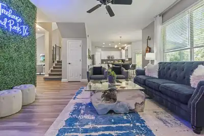 Image de Restez à la maison d'arbre! 4 chambres + salle de jeux