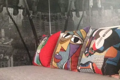 Image de Près de Federation Sq, de la gare de Flinders, restaurants, boutiques et rues de graffitis