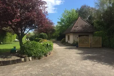 Image de Magnifique lodge unique et privé situé dans des jardins tranquilles