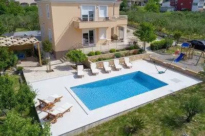 Image de Villa de luxe Castrum avec piscine chauffée
