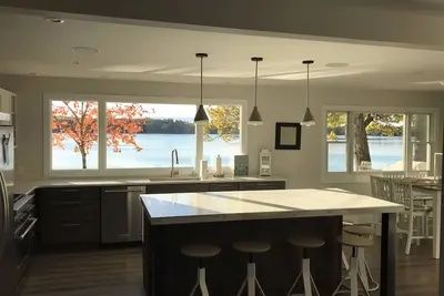 Image de Beau lac cristallin, juste sur la plage, très propre et familial!