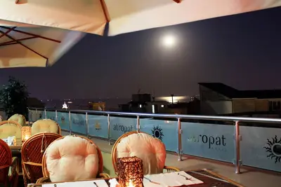 Image de Au centre-ville, au milieu de la vieille ville