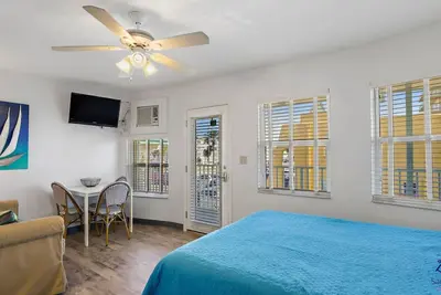 Image de Sea Rocket 17 North Redington Beach Nouveaument Décoré Second Floor Efficiency
