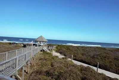 Image de Suite spacieuse de 2 chambres dans un complexe en bord de mer, Barrier Island Station Resort