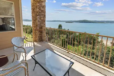 Image de Condo au bord du lac! Animaux acceptés, marina adjacente, vues incroyables -C-5