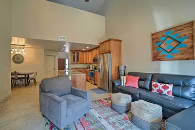 Image de Nouveau! Moab Townhome w / Hot Tub & Patio - Près des arches