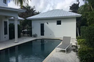 Image de Hou la la! Key West Style 4 chambres 3 salles de bain, piscine chauffée, centre ville, à pied de la plage,